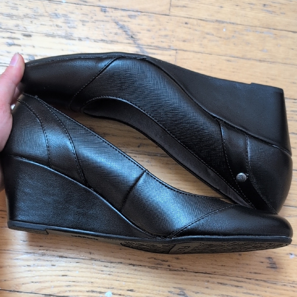 Life Stride Black Wedge Shoes